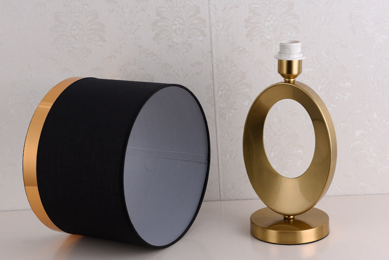 Moderne Tafellamp – Zwart, Wit of Goud met Stoffen Kap en E26 Fitting