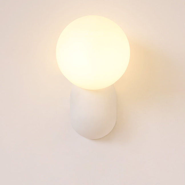 Moderne Wandlamp van Hars en Glas in Scandinavisch Design