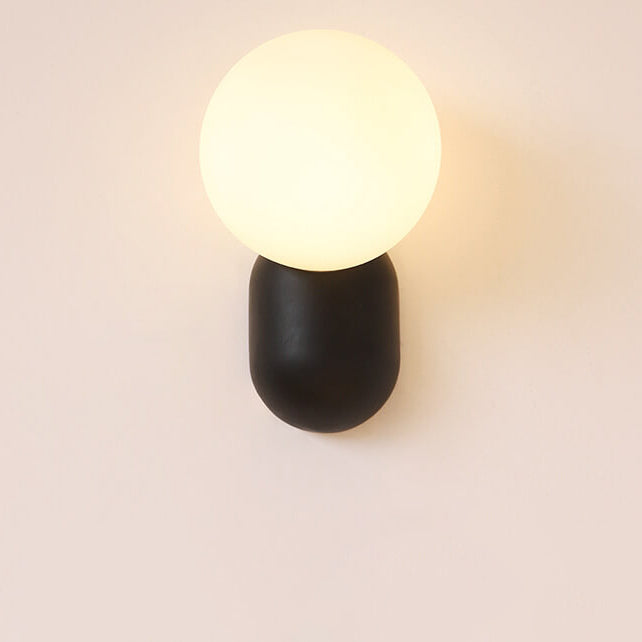 Moderne Wandlamp van Hars en Glas in Scandinavisch Design