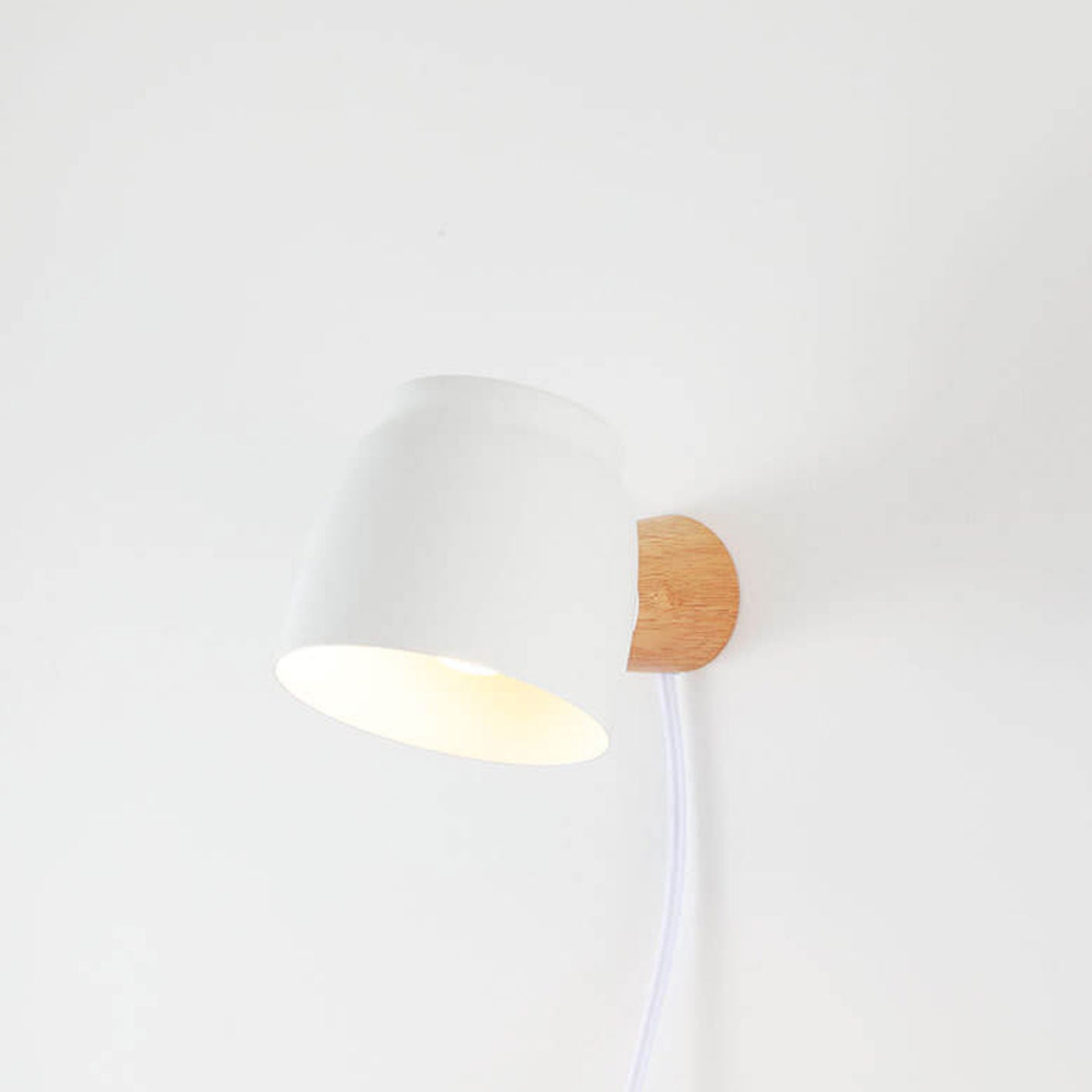 Moderne Wandlamp van IJzer en Hout – Zwart, Wit of Grijs