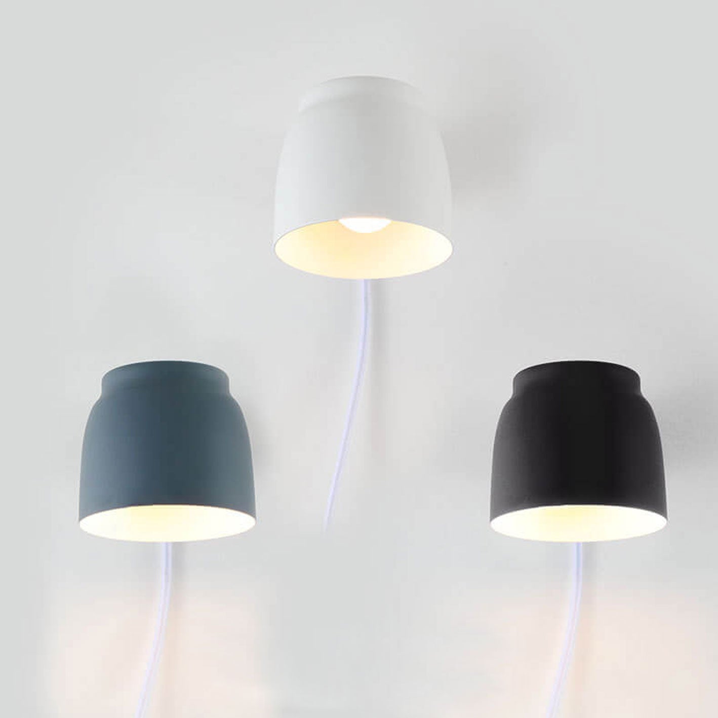 Moderne Wandlamp van IJzer en Hout – Zwart, Wit of Grijs