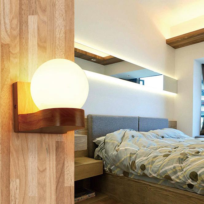 Moderne Houten Wandlamp met Glazen Kap