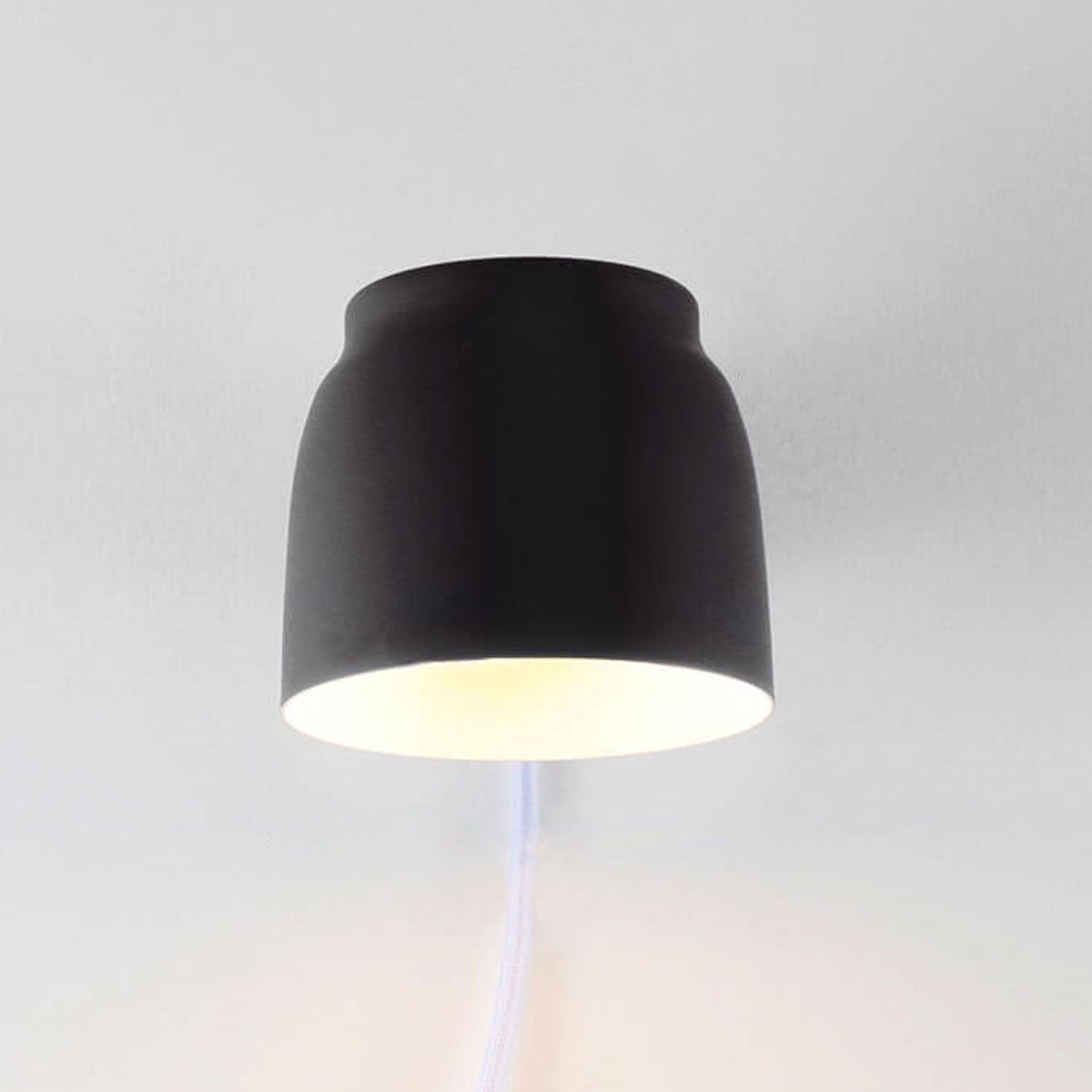Moderne Wandlamp van IJzer en Hout – Zwart, Wit of Grijs