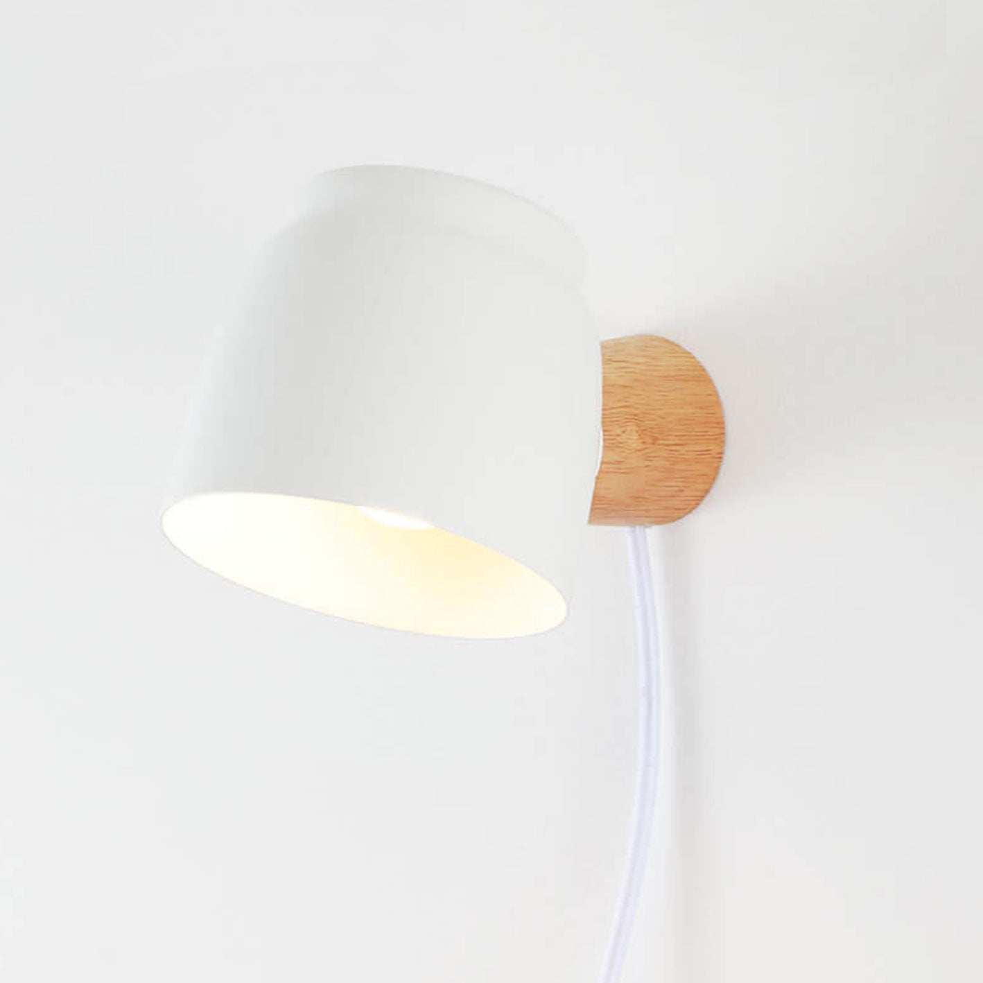 Moderne Wandlamp van IJzer en Hout – Zwart, Wit of Grijs