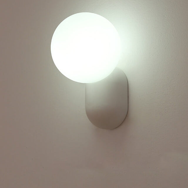Moderne Wandlamp van Hars en Glas in Scandinavisch Design
