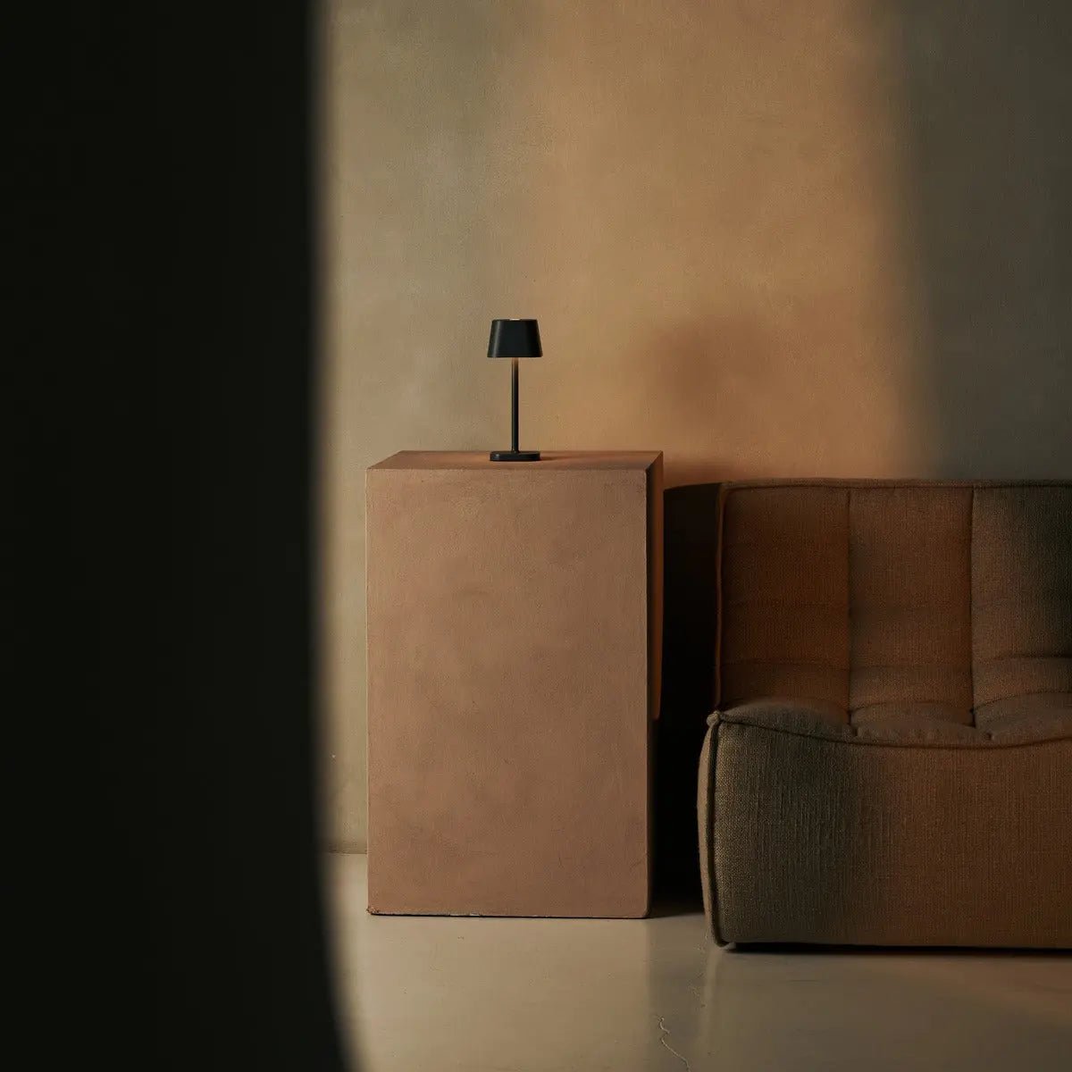 Lumio - Stone draadloze metalen tafellamp met 3 lichtstanden