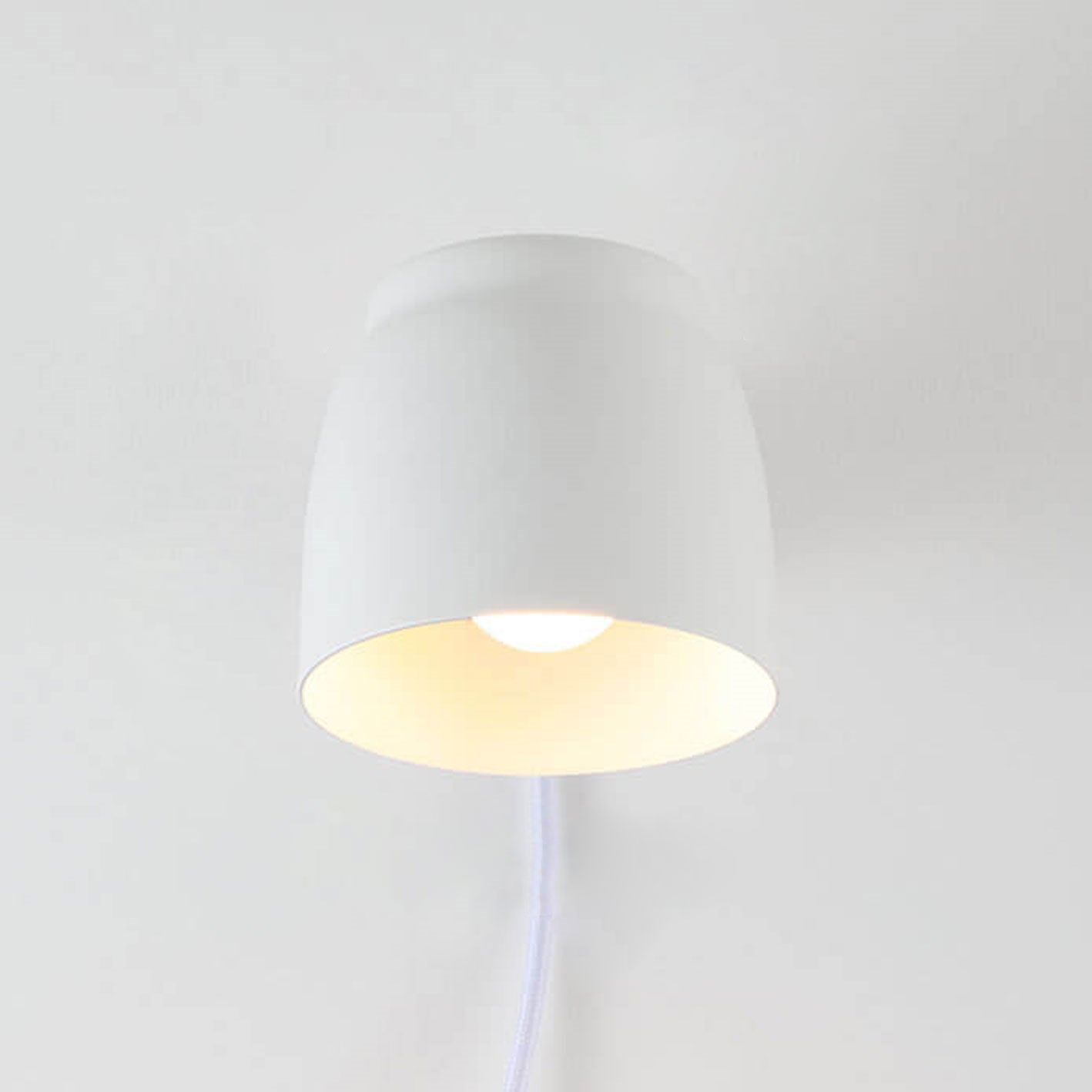Moderne Wandlamp van IJzer en Hout – Zwart, Wit of Grijs