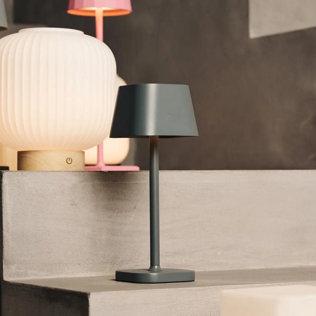 Lumio - Stone draadloze metalen tafellamp met 3 lichtstanden
