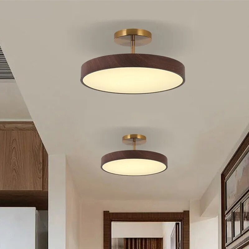 Fjell – Scandinavische Plafondlamp met Houtlook & Goudkleurig Montuur