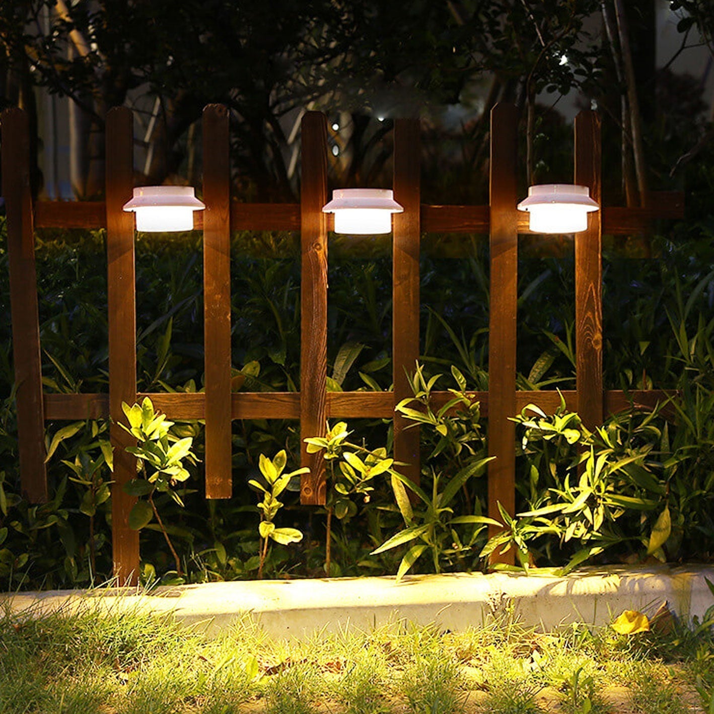 Industriële Solar Wandlamp – Zwart/Wit – Weerbestendig Buitenlicht