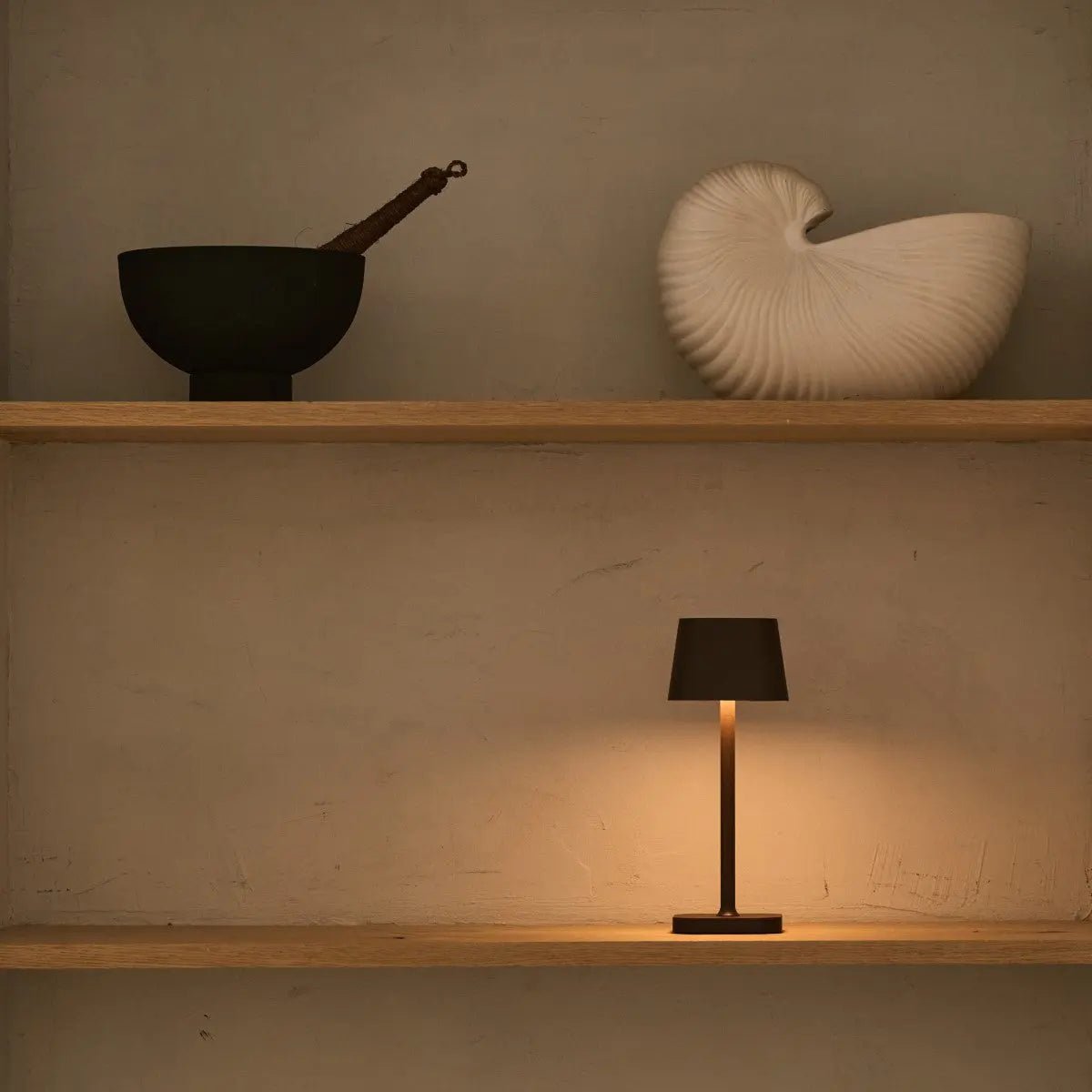 Lumio - Scandinavian Brown draadloze metalen tafellamp met 3 lichtstanden