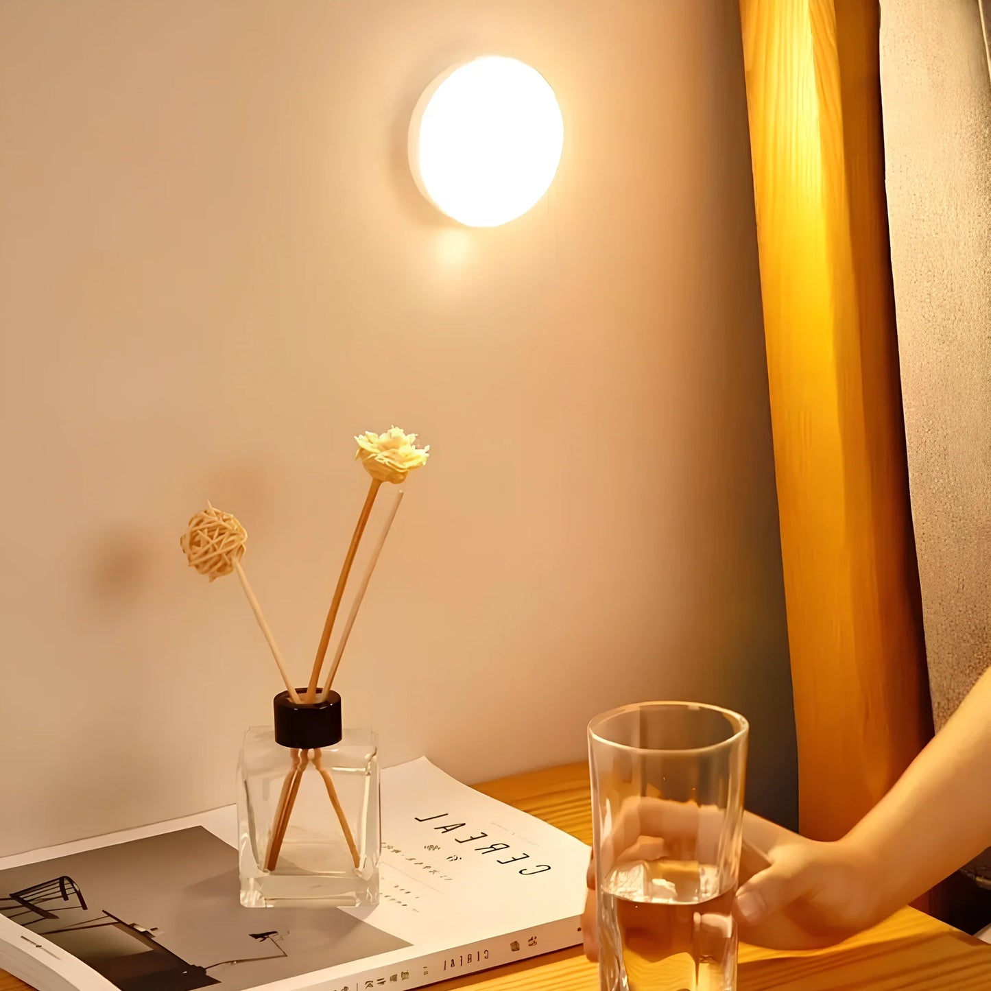 Lumio - Minimalistische Japandi wandlamp met 360° rotatie
