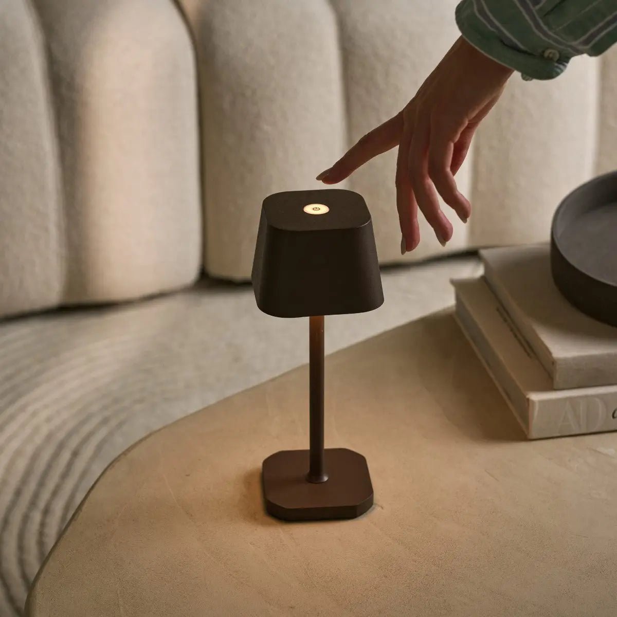 Lumio - Scandinavian Brown draadloze metalen tafellamp met 3 lichtstanden