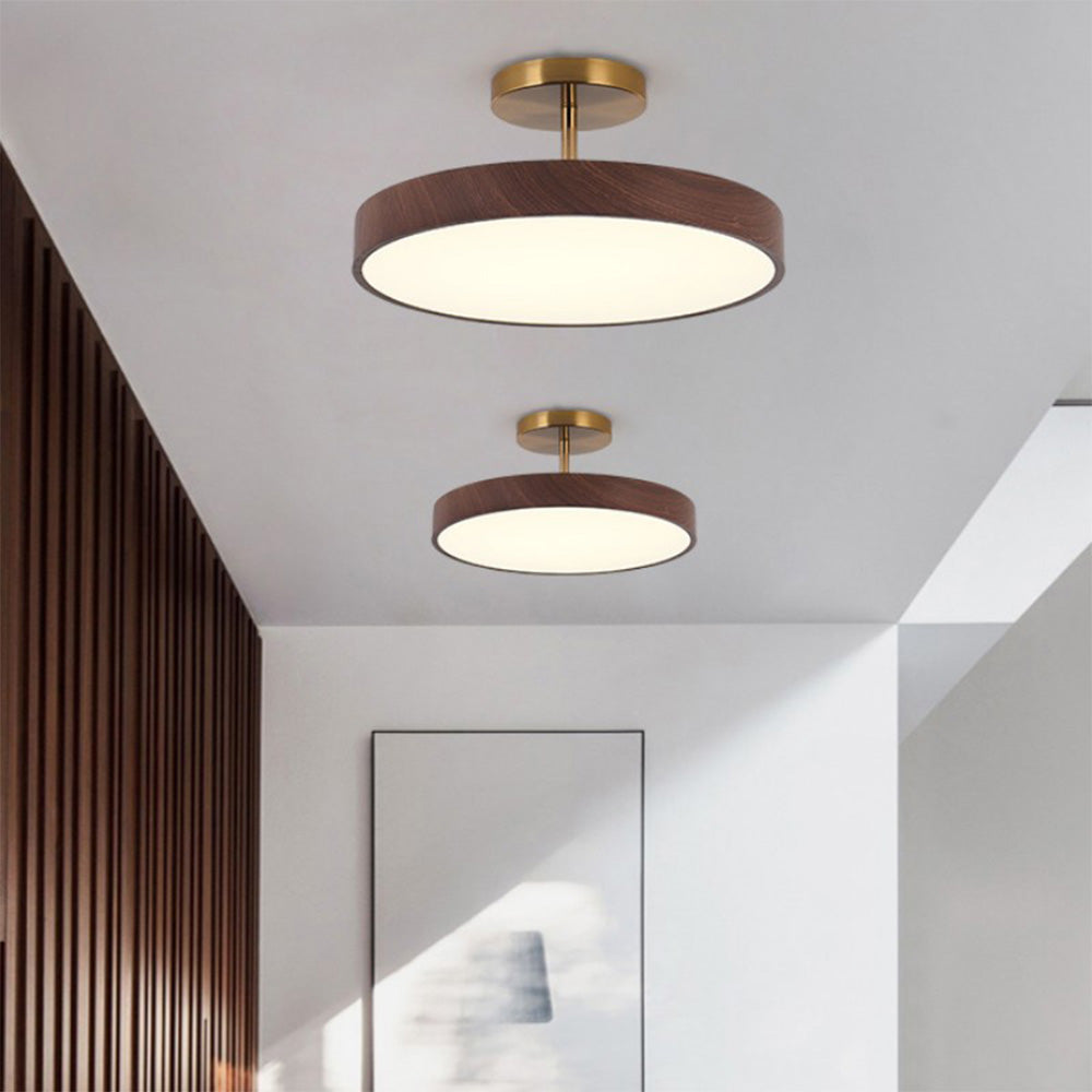 Fjell – Scandinavische Plafondlamp met Houtlook & Goudkleurig Montuur