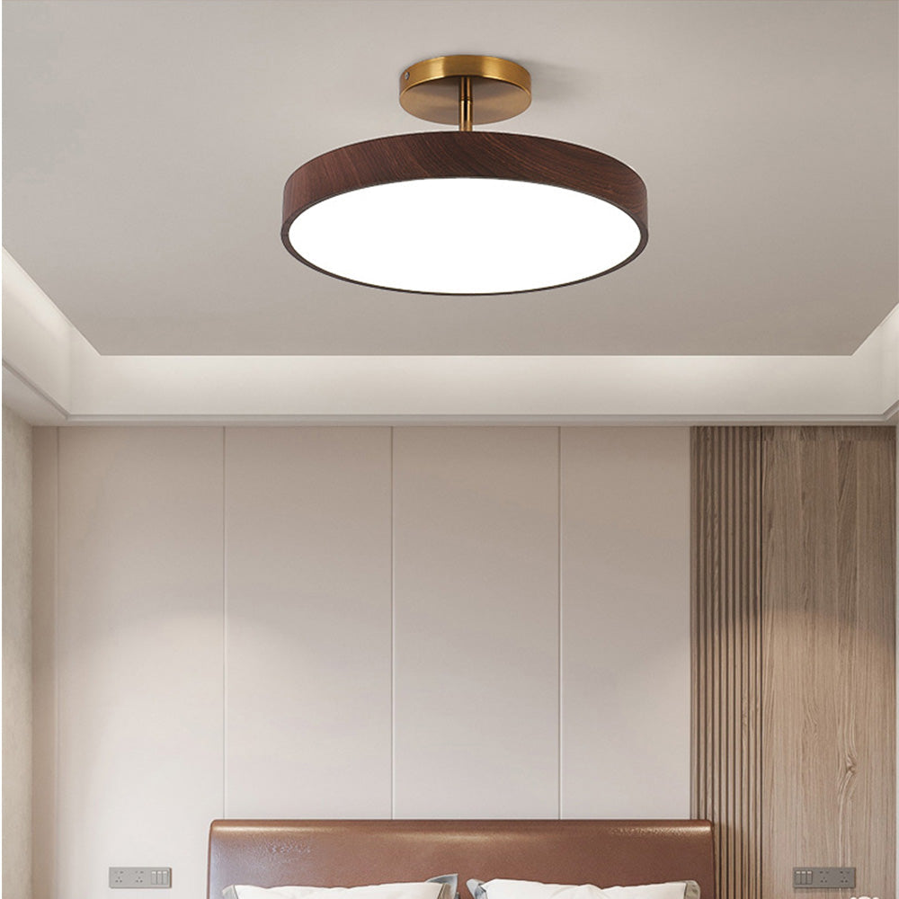 Fjell – Scandinavische Plafondlamp met Houtlook & Goudkleurig Montuur