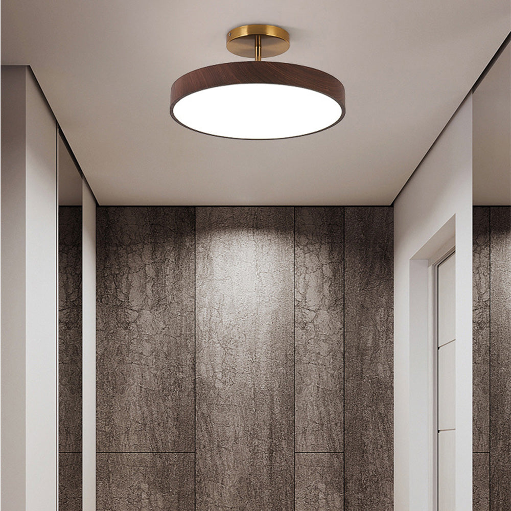 Fjell – Scandinavische Plafondlamp met Houtlook & Goudkleurig Montuur