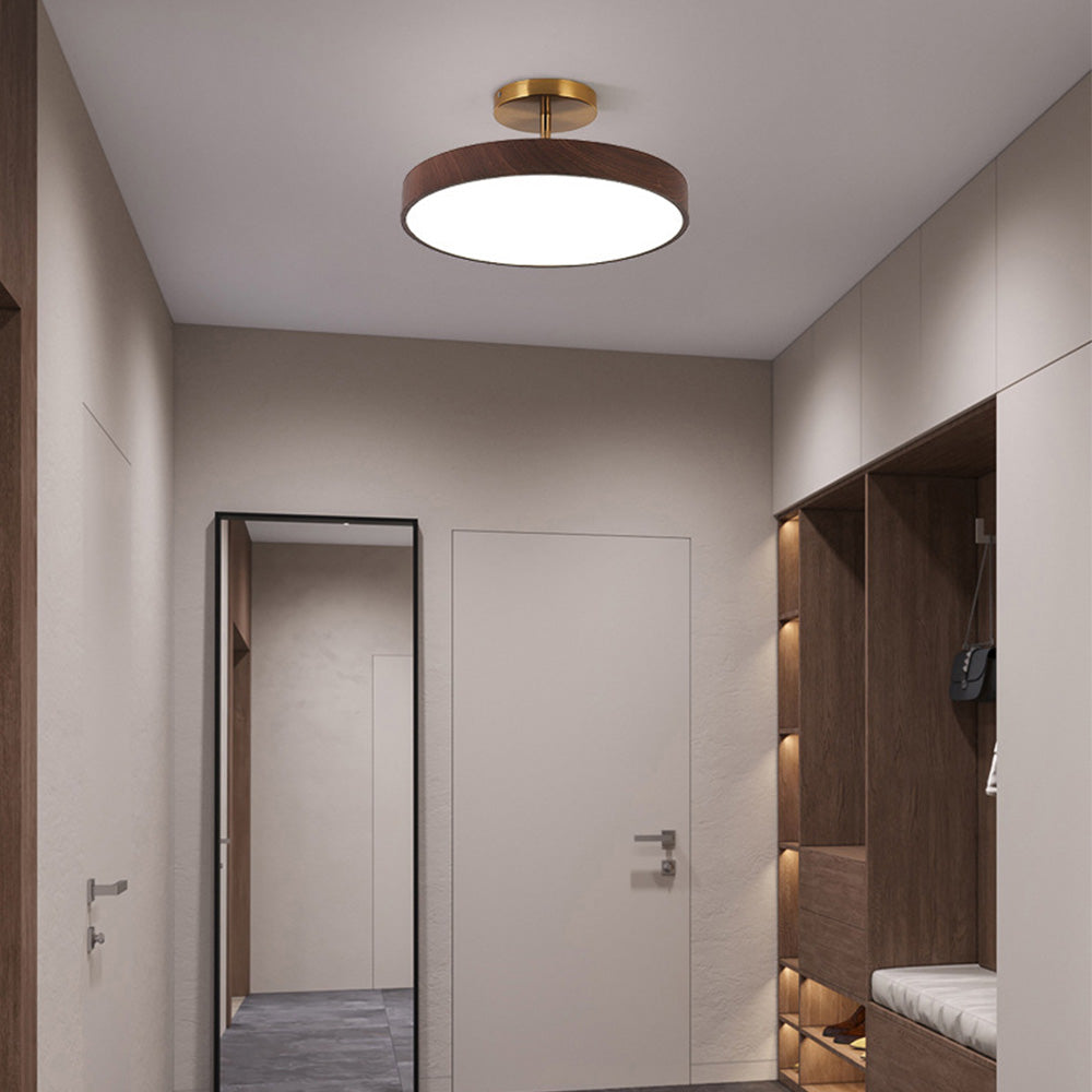 Fjell – Scandinavische Plafondlamp met Houtlook & Goudkleurig Montuur