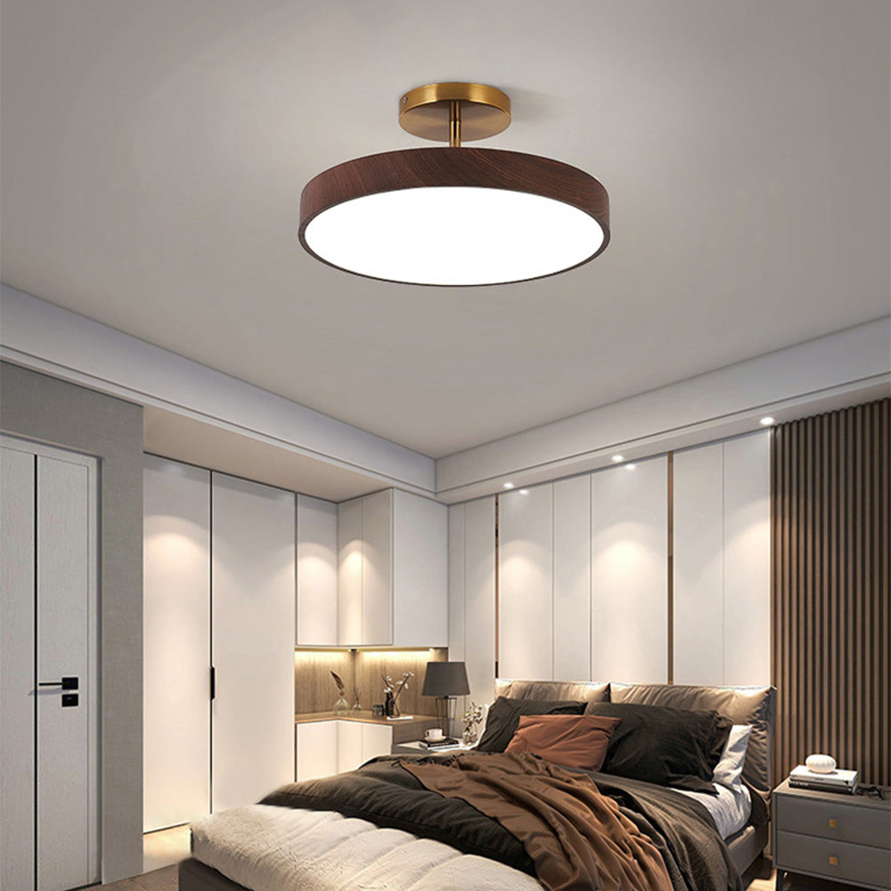 Fjell – Scandinavische Plafondlamp met Houtlook & Goudkleurig Montuur
