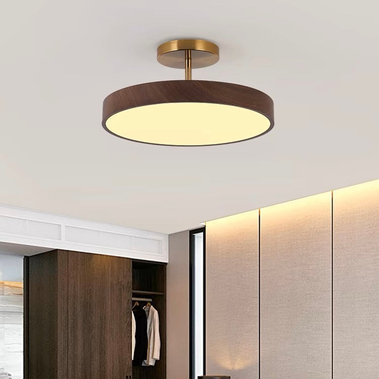 Fjell – Scandinavische Plafondlamp met Houtlook & Goudkleurig Montuur