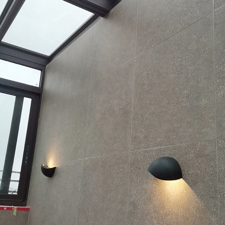 Lumio - Minimalistische halfronde LED-wandlamp van aluminium in wit en goud