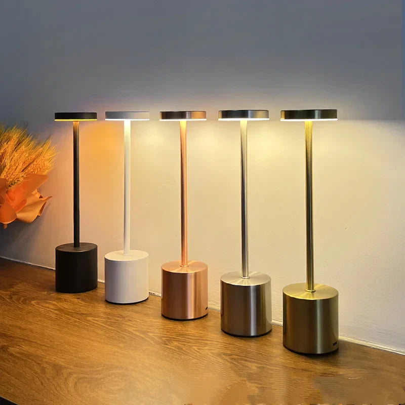 Lumio – Elegante H-Vormige LED Designlamp met USB-C Oplaadfunctie