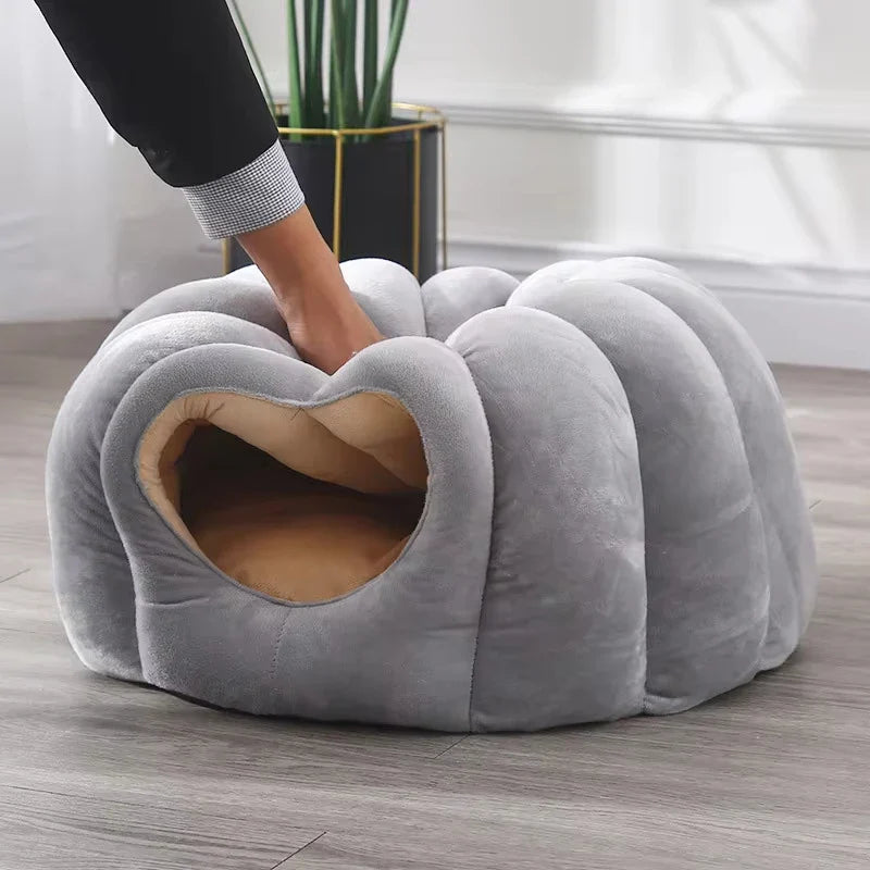 Knus Gesloten Kattenbed – Warm, Zacht & Ideaal voor de Winter