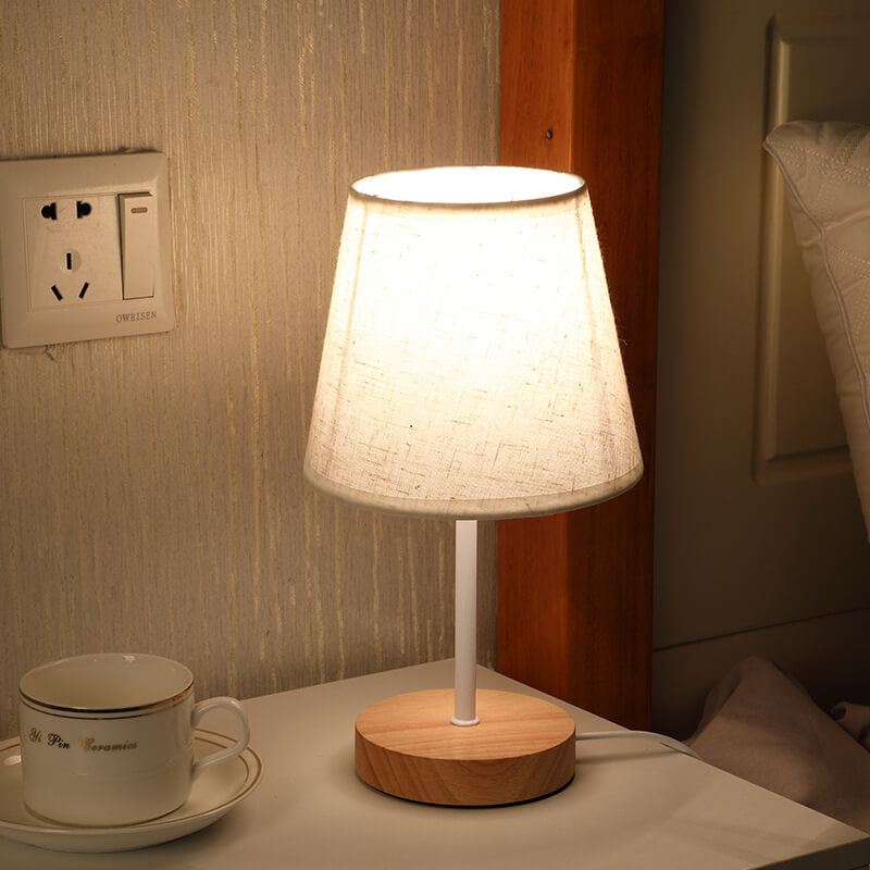 Scandinavische Moderne Houten Tafellamp met Geïntegreerde LED – USB Plug-In