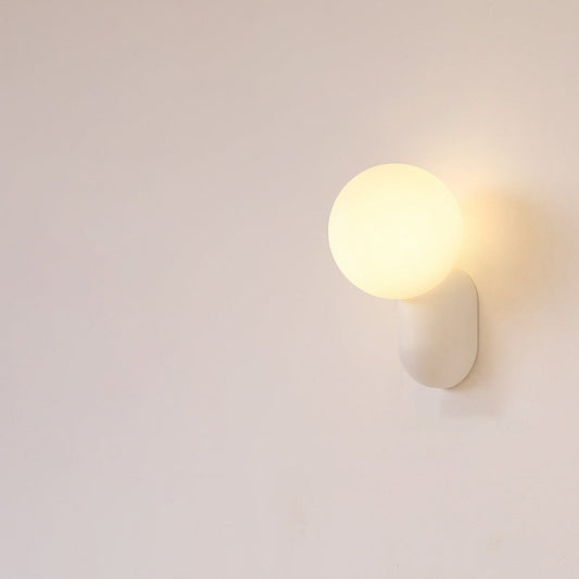 Moderne Wandlamp van Hars en Glas in Scandinavisch Design