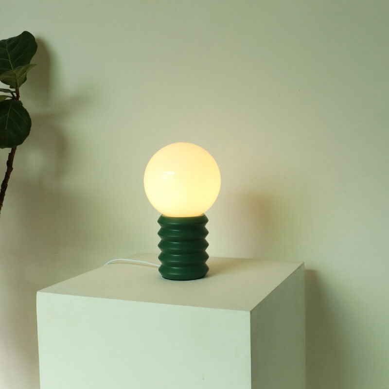 Moderne Tafellamp – Houten Basis & Glazen Kap in Oranje, Rood of Groen