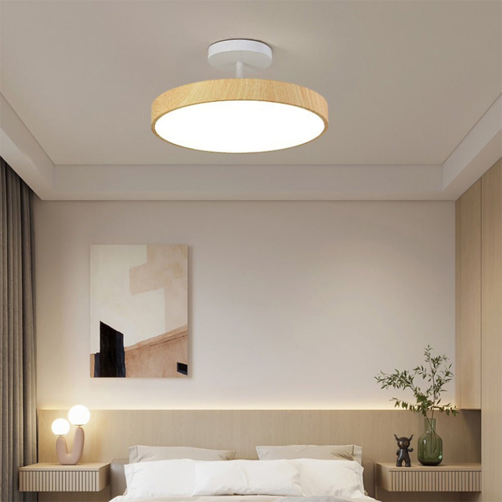 Fjell – Scandinavische Plafondlamp met Houtlook & Goudkleurig Montuur