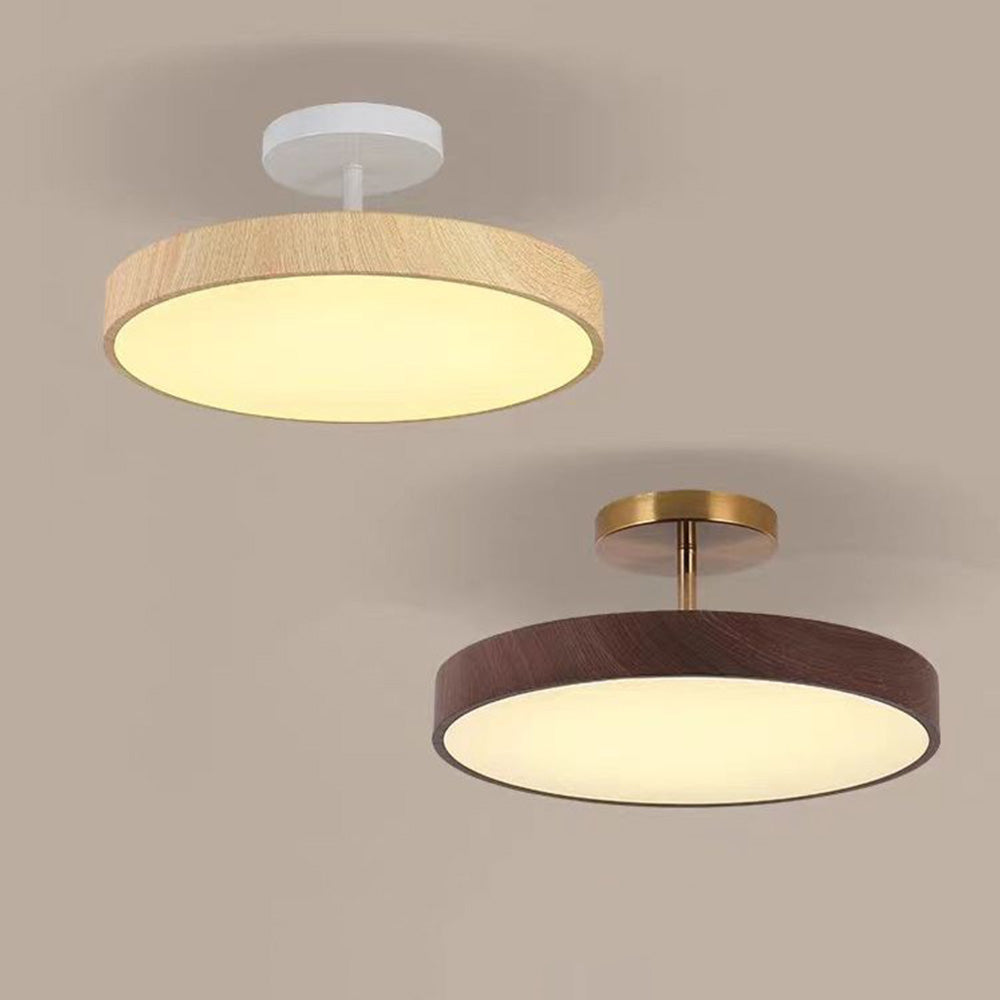 Fjell – Scandinavische Plafondlamp met Houtlook & Goudkleurig Montuur