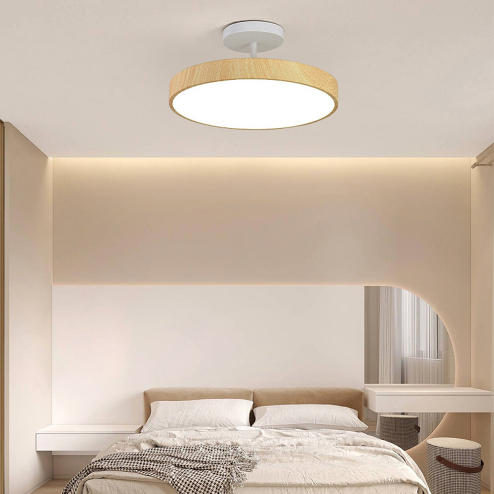 Fjell – Scandinavische Plafondlamp met Houtlook & Goudkleurig Montuur