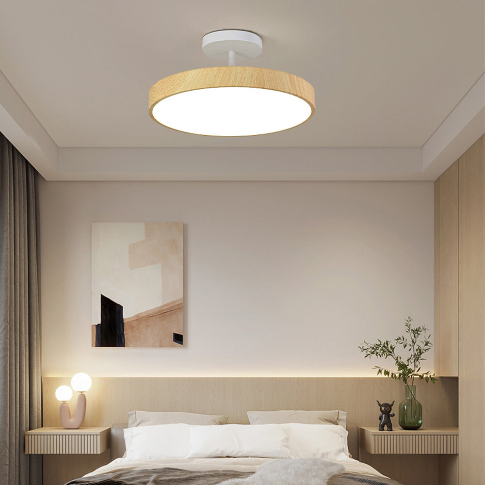 Fjell – Scandinavische Plafondlamp met Houtlook & Goudkleurig Montuur