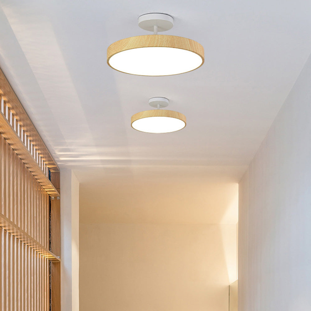 Fjell – Scandinavische Plafondlamp met Houtlook & Goudkleurig Montuur