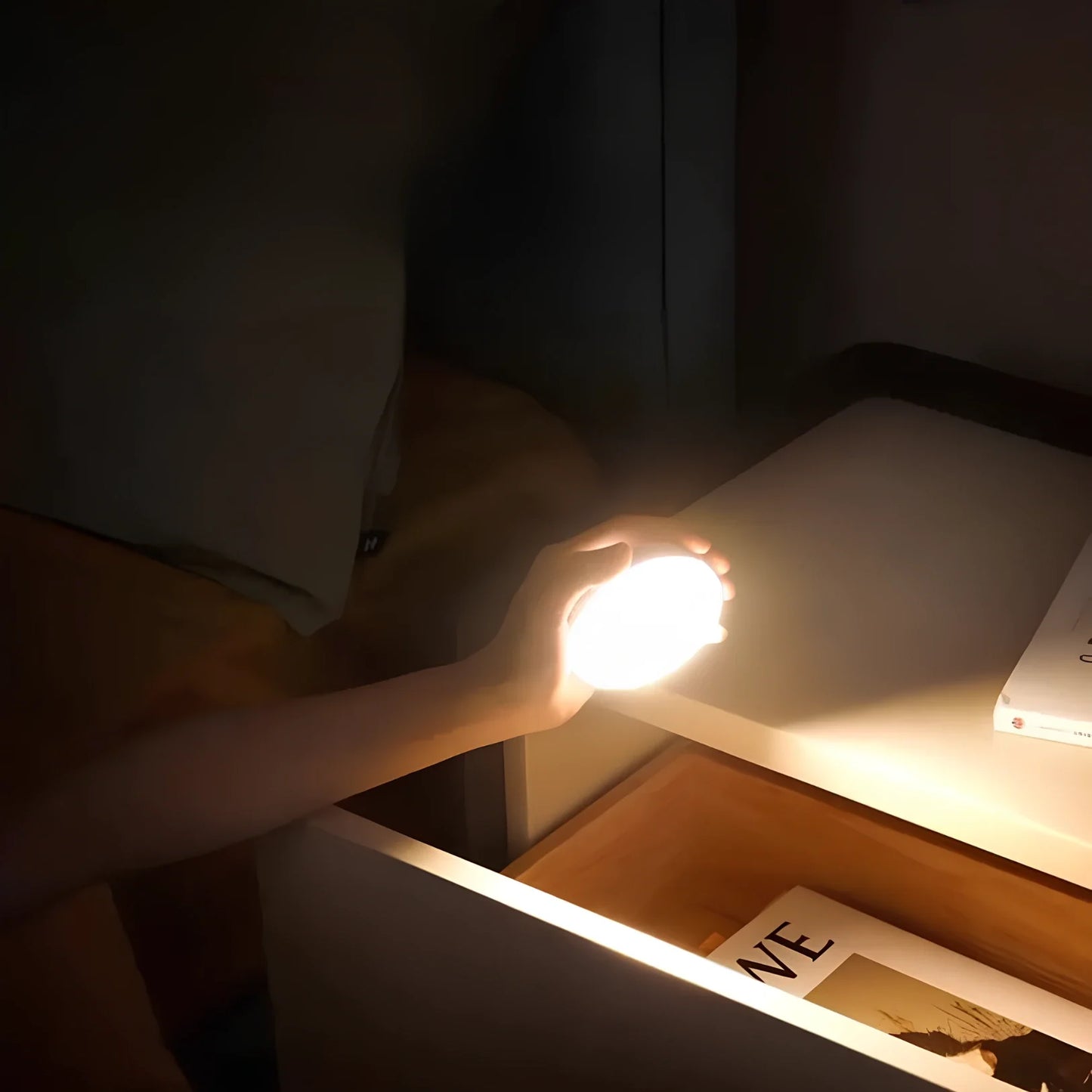 Lumio - Minimalistische Japandi wandlamp met 360° rotatie