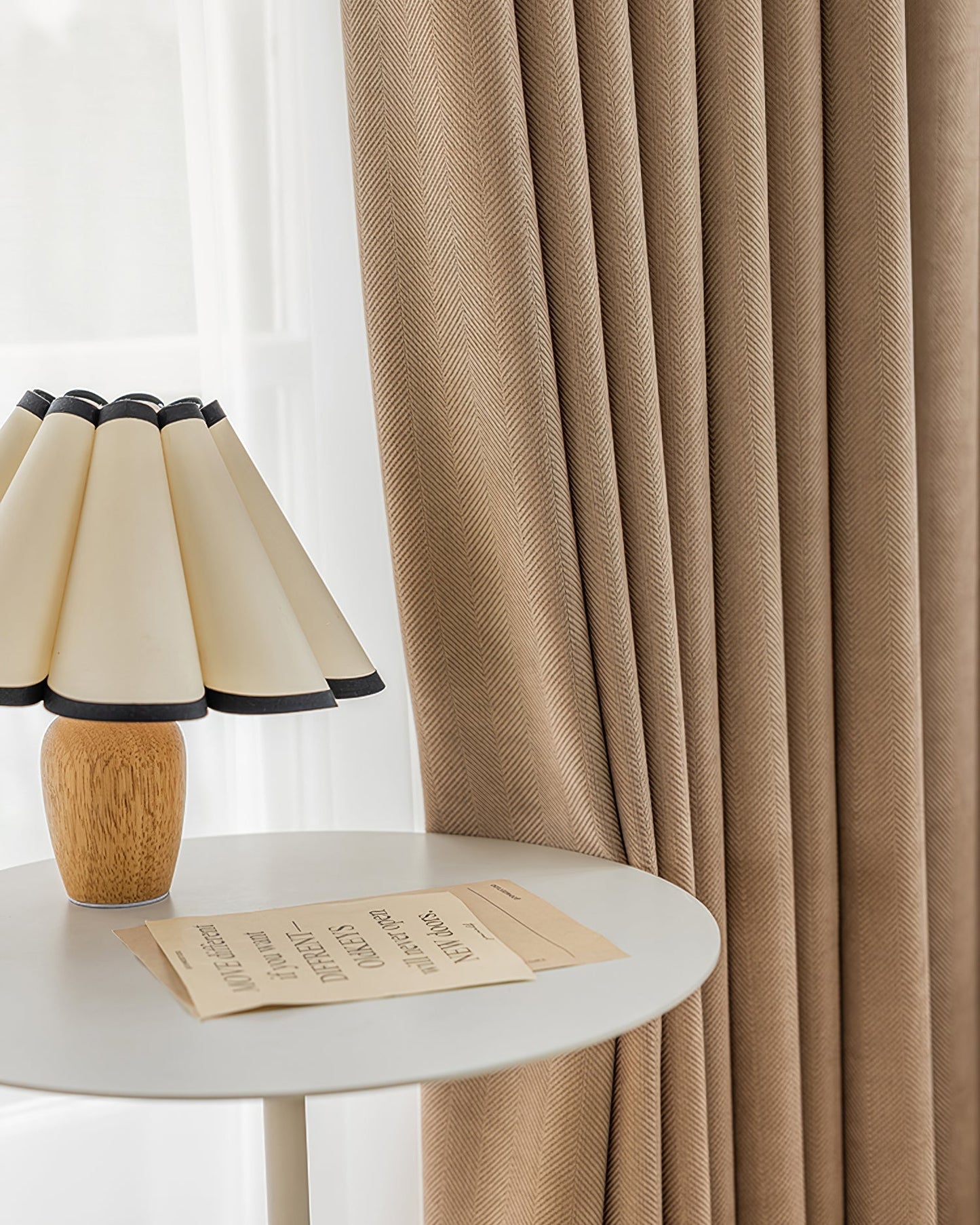 Lumio – Vintage Tafellamp met Houten Voet en Geribbelde Kap