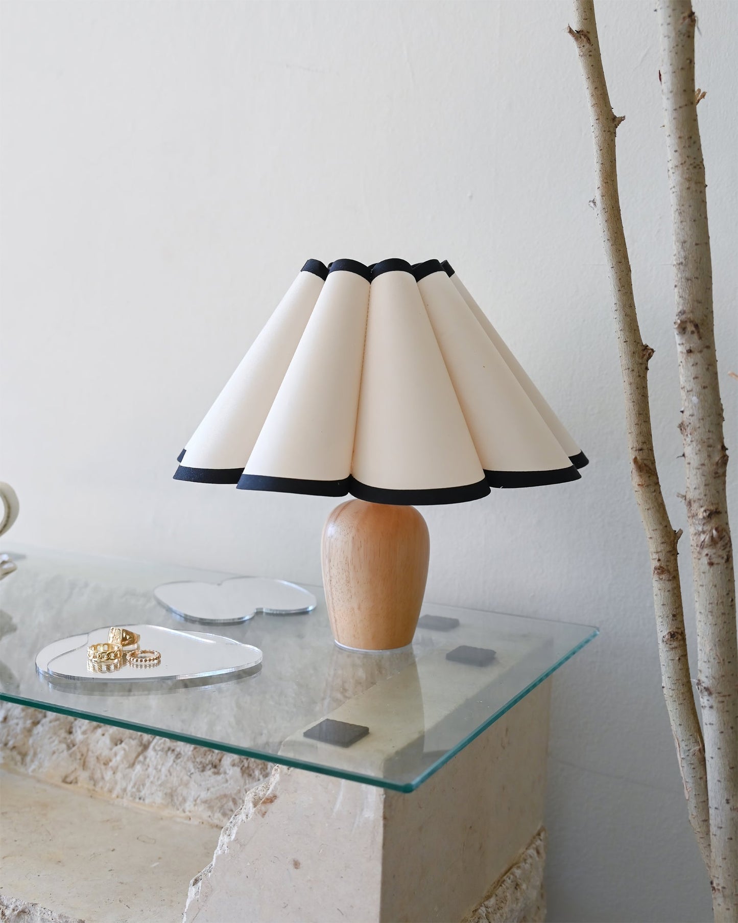 Lumio – Vintage Tafellamp met Houten Voet en Geribbelde Kap