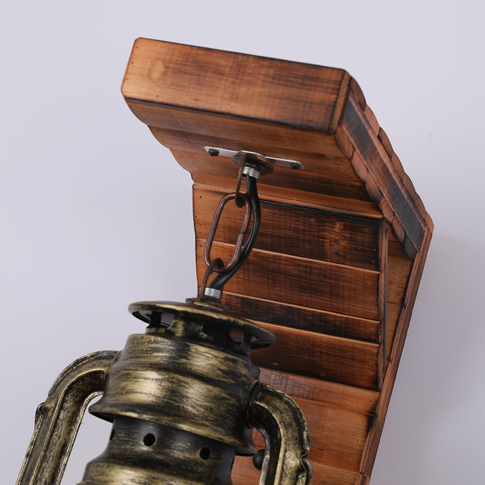 Lumio - Vintage wandlamp van hout en metaal in retro lantaarnstijl