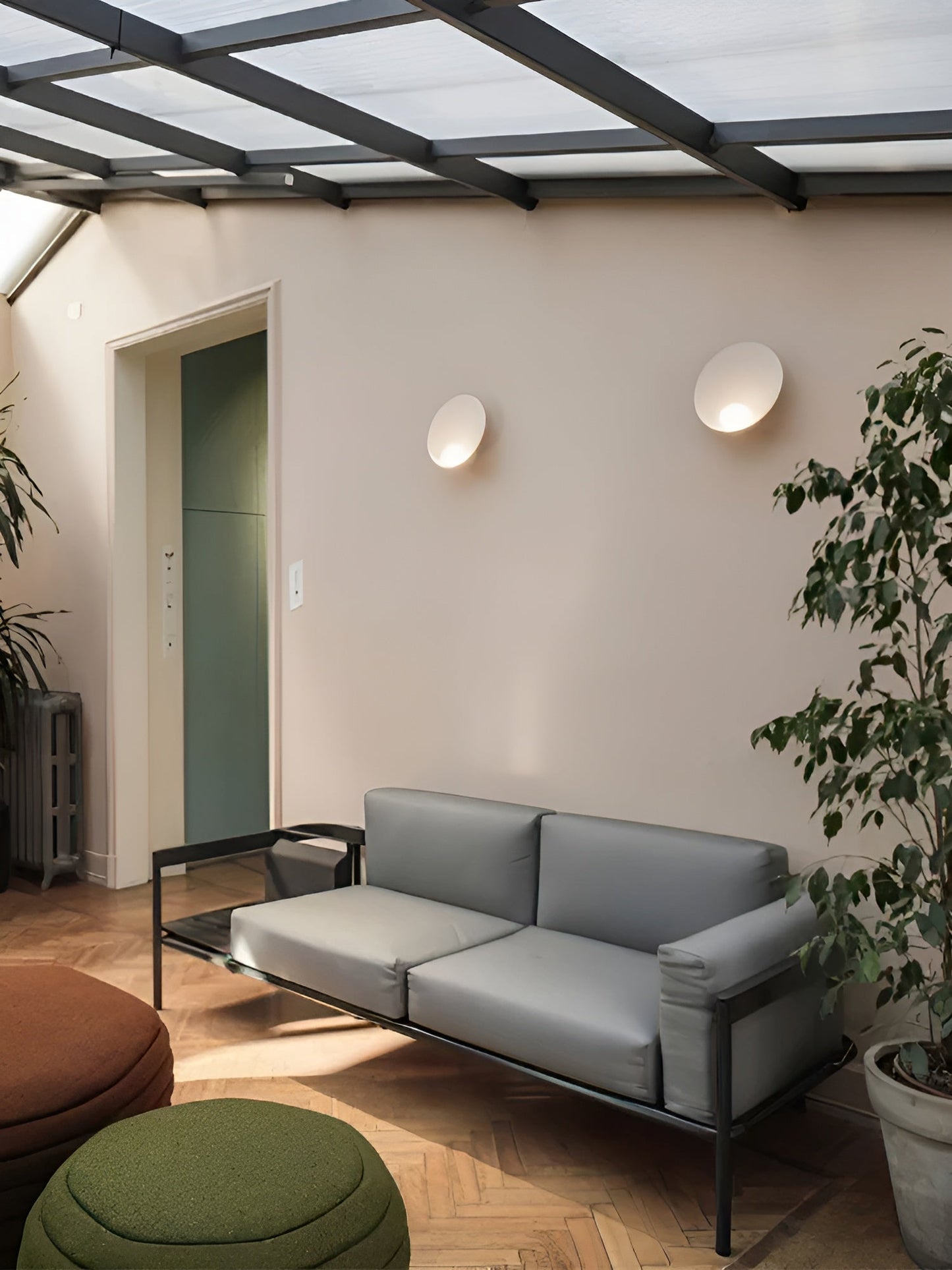 Lumio - Japandi wandlamp met melkglazen kap en houten details