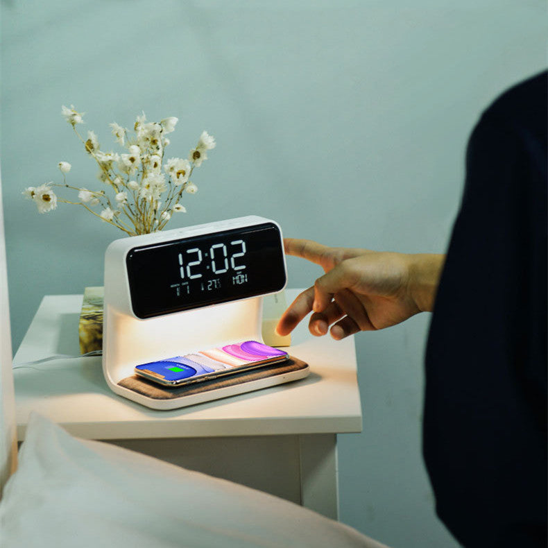 Lumio – Slimme 3-in-1 Nachttafel Lamp met Wekker & Draadloos Opladen