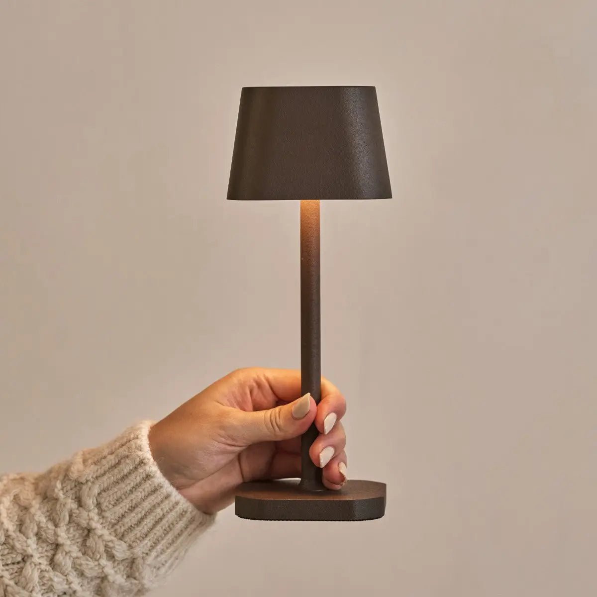 Lumio - Scandinavian Brown draadloze metalen tafellamp met 3 lichtstanden