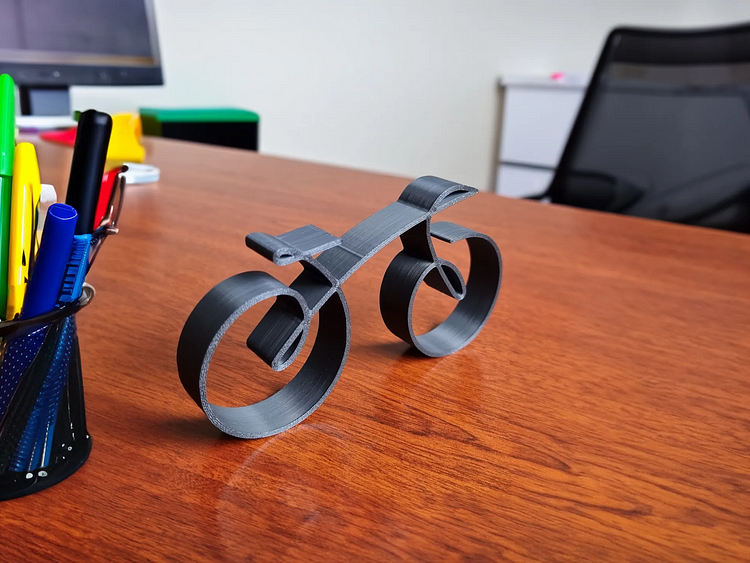 Lumio – Zwarte Minimalistische Fietssculptuur van Metaal