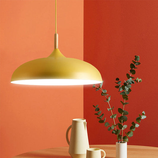 Kleurrijke Metalen Hanglamp met Houten Accent – Twee Maten