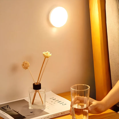 Lumio - Minimalistische Japandi wandlamp met 360° rotatie