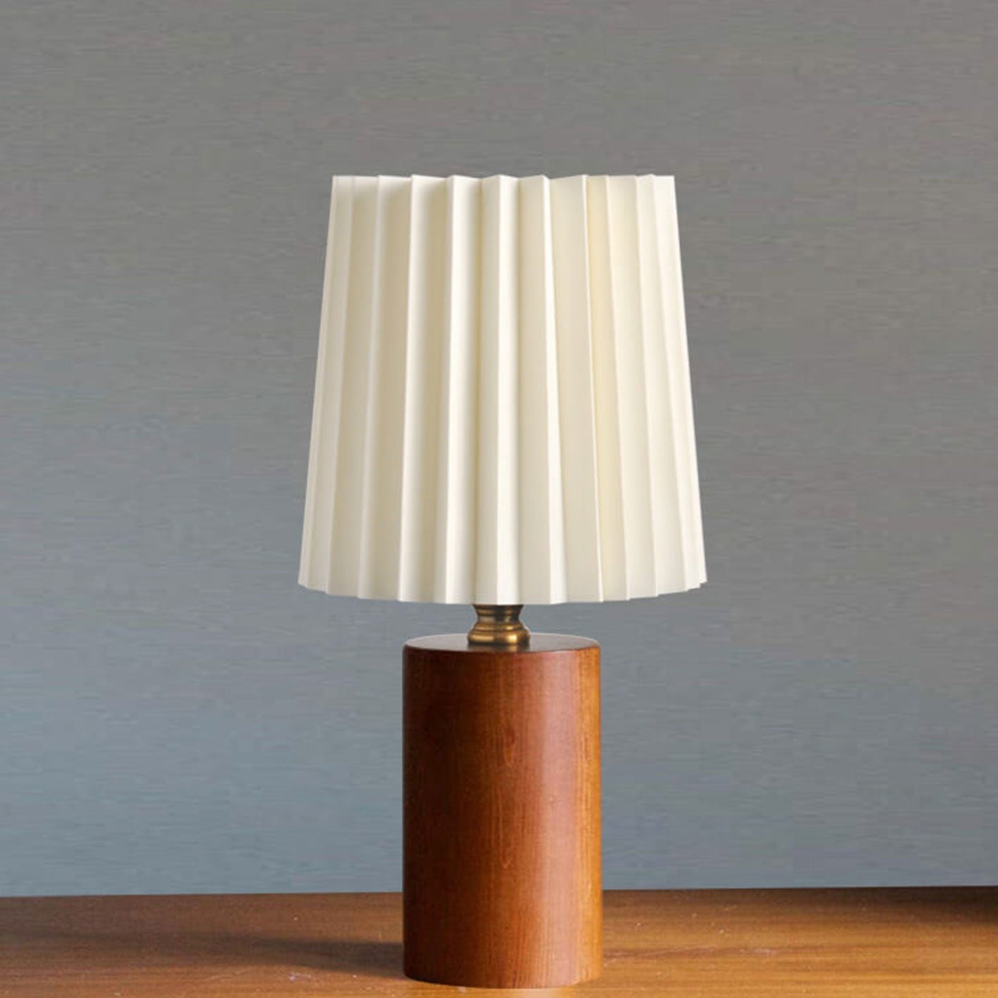 Houten Japandi Tafellamp met Stoffen Kap