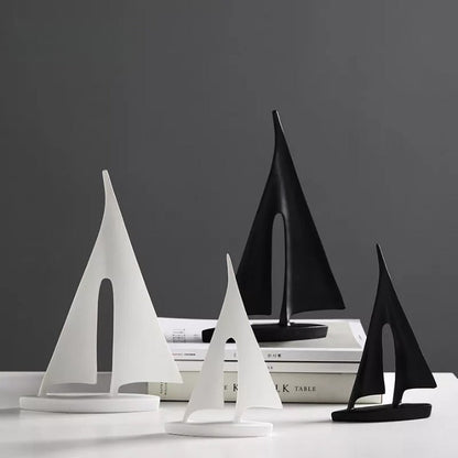 Maritieme Zeilboot Sculptuur – Tijdloze Rust & Elegante Stijl
