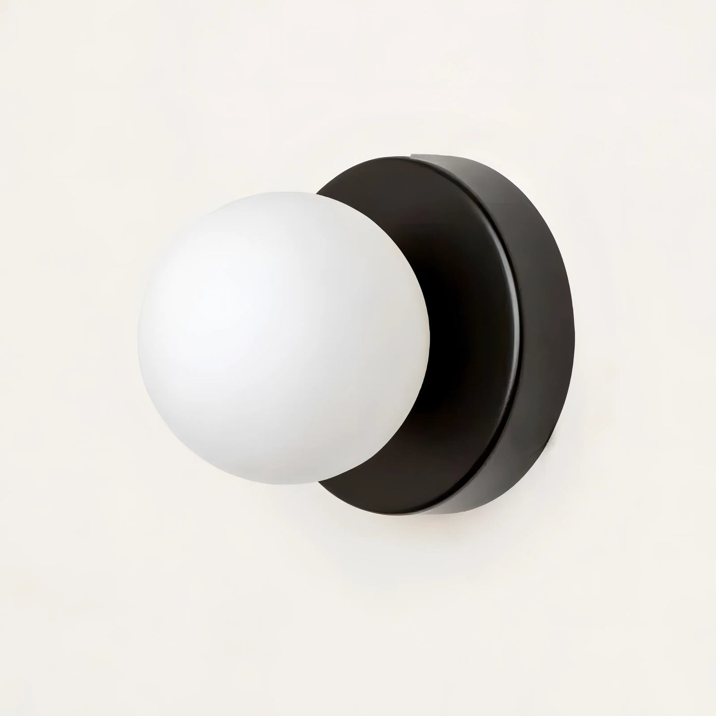 Nero - Minimalistische Scandinavische Wandlamp met Glazen Kap