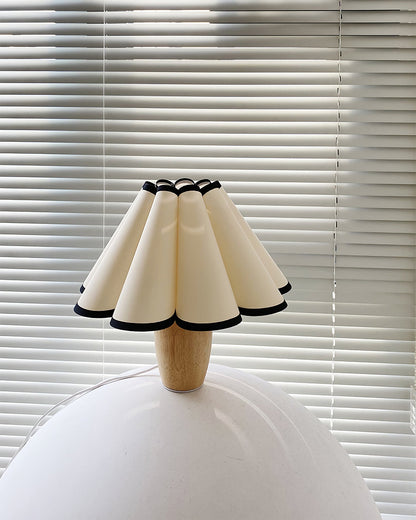 Lumio – Vintage Tafellamp met Houten Voet en Geribbelde Kap
