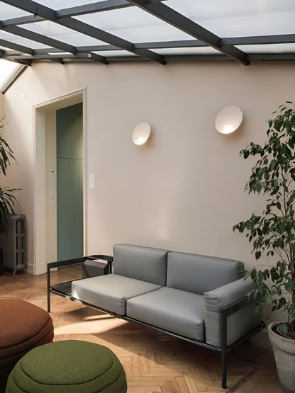 Lumio - Japandi wandlamp met melkglazen kap en houten details
