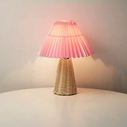 Moderne Beige Rattan Tafellamp met Stoffen Kap – Voor Slaapkamer, Woonkamer of Bureau